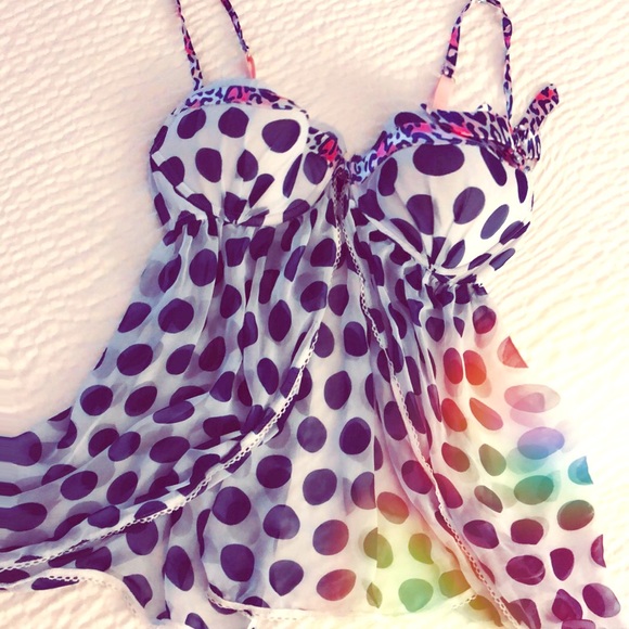 Vintage Other - Sarah’s a clothing addict w taste for the unique.